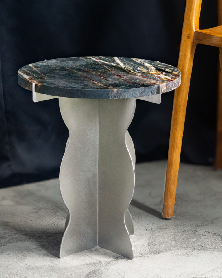 Connessione Arrotondato with granite table top